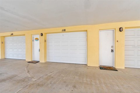 Townhouse in Redington Shores, Florida 2 bedrooms, 114.92 sq.m. № 1361823 - photo 30