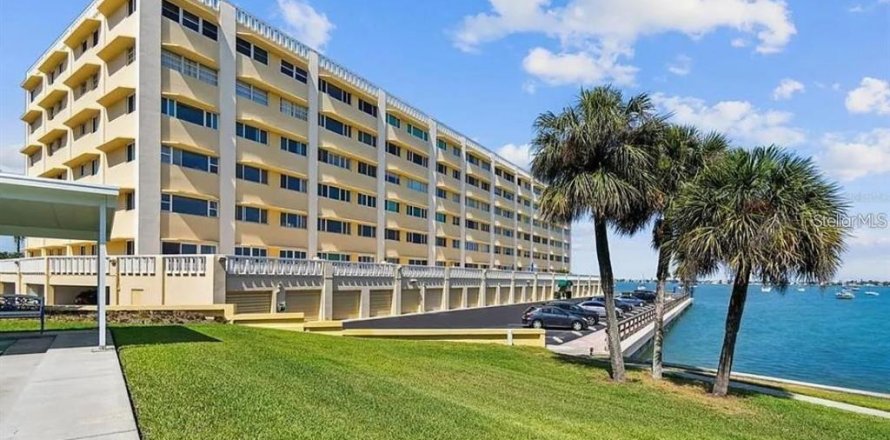 Condo à Belleair Bluffs, Floride, 2 chambres  № 1342342