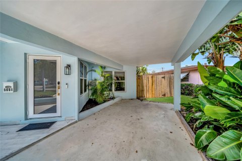 Casa en venta en Fort Lauderdale, Florida, 3 dormitorios, 119.38 m2 № 1183206 - foto 2