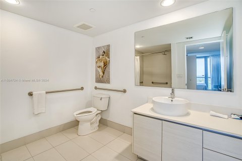 Condominio en venta en Hallandale Beach, Florida, 2 dormitorios, 96.34 m2 № 927079 - foto 8