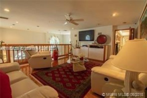 House in Miami, Florida 4 bedrooms, 356.28 sq.m. № 1413820 - photo 18