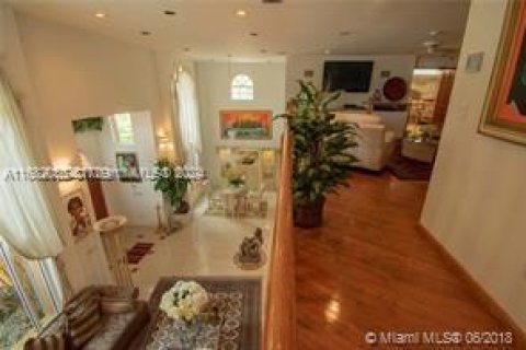 House in Miami, Florida 4 bedrooms, 356.28 sq.m. № 1413820 - photo 17