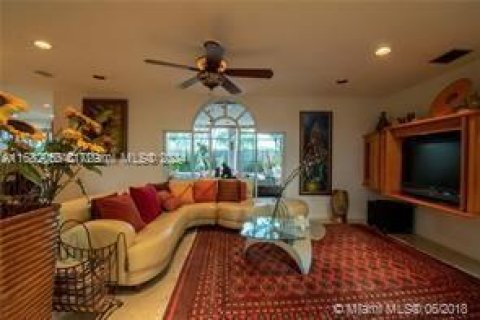 House in Miami, Florida 4 bedrooms, 356.28 sq.m. № 1413820 - photo 12