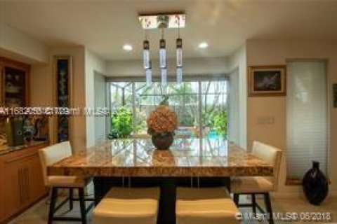 House in Miami, Florida 4 bedrooms, 356.28 sq.m. № 1413820 - photo 15