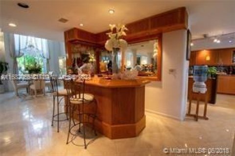 House in Miami, Florida 4 bedrooms, 356.28 sq.m. № 1413820 - photo 16