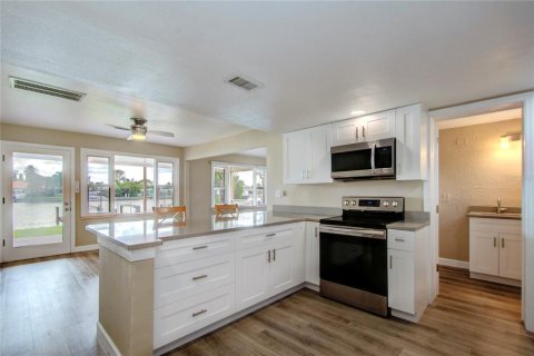 Casa en venta en Madeira Beach, Florida, 2 dormitorios, 102.19 m2 № 1349452 - foto 22