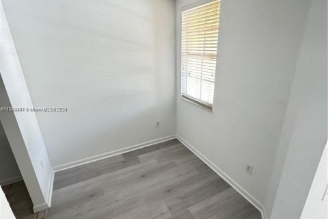 Adosado en venta en Cutler Bay, Florida, 3 dormitorios, 123.1 m2 № 1187131 - foto 2