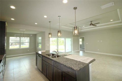 House in Port Charlotte, Florida 3 bedrooms, 153.66 sq.m. № 433783 - photo 9
