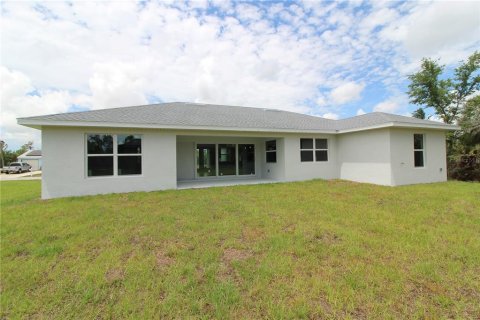 House in Port Charlotte, Florida 3 bedrooms, 153.66 sq.m. № 433783 - photo 14