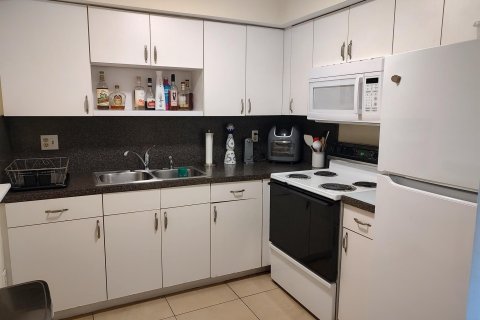 Condo in Stuart, Florida, 2 bedrooms  № 1224704 - photo 7