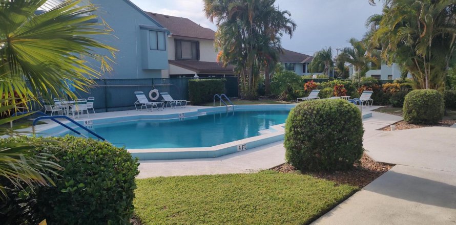 Condominio en Stuart, Florida, 2 dormitorios  № 1224704