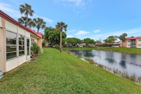 Condo in West Palm Beach, Florida, 2 bedrooms  № 1116753 - photo 2