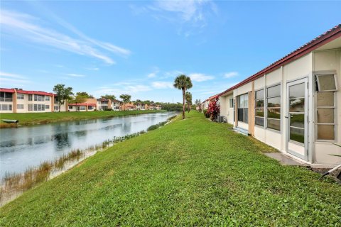 Condo in West Palm Beach, Florida, 2 bedrooms  № 1116753 - photo 4