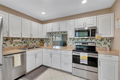 Condo in West Palm Beach, Florida, 2 bedrooms  № 1116753 - photo 17