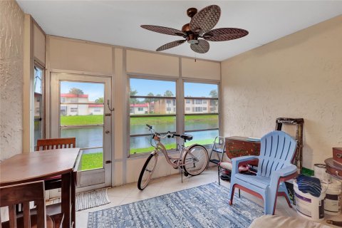 Condo in West Palm Beach, Florida, 2 bedrooms  № 1116753 - photo 9