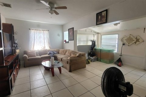 House in Miami, Florida 2 bedrooms, 104.33 sq.m. № 1185094 - photo 4