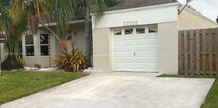 House in Cutler Bay, Florida 3 bedrooms, 154.68 sq.m. № 1377489