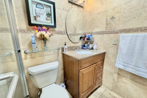 Condo in Hialeah, Florida, 2 bedrooms  № 1377624 - photo 15