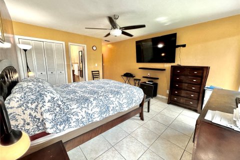 Condominio en venta en Hialeah, Florida, 2 dormitorios, 123.28 m2 № 1377624 - foto 12