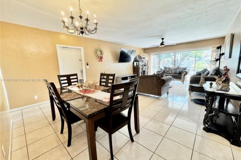 Copropriété à vendre à Hialeah, Floride: 2 chambres, 123.28 m2 № 1377624 - photo 4