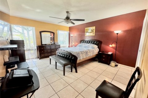 Copropriété à vendre à Hialeah, Floride: 2 chambres, 123.28 m2 № 1377624 - photo 10