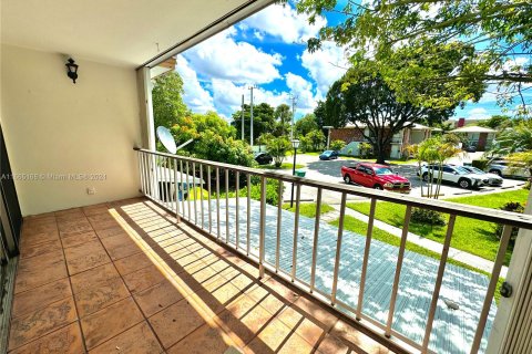 Condominio en venta en Hialeah, Florida, 2 dormitorios, 123.28 m2 № 1377624 - foto 7