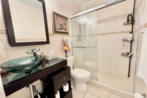 Condo in Hialeah, Florida, 2 bedrooms  № 1377624 - photo 18