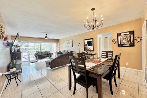 Condo in Hialeah, Florida, 2 bedrooms  № 1377624 - photo 2