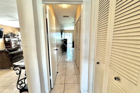 Condominio en venta en Hialeah, Florida, 2 dormitorios, 123.28 m2 № 1377624 - foto 19