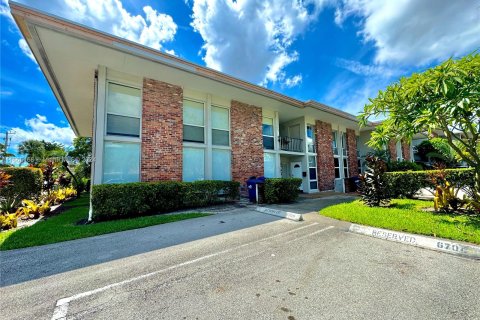 Copropriété à vendre à Hialeah, Floride: 2 chambres, 123.28 m2 № 1377624 - photo 1