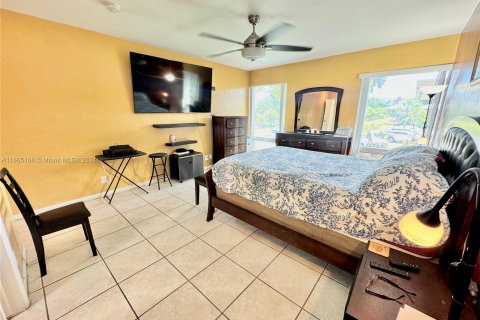 Condo in Hialeah, Florida, 2 bedrooms  № 1377624 - photo 13