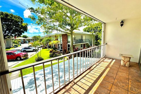 Condo in Hialeah, Florida, 2 bedrooms  № 1377624 - photo 8