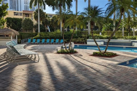 Copropriété à vendre à Aventura, Floride: 2 chambres, 98.66 m2 № 783414 - photo 2