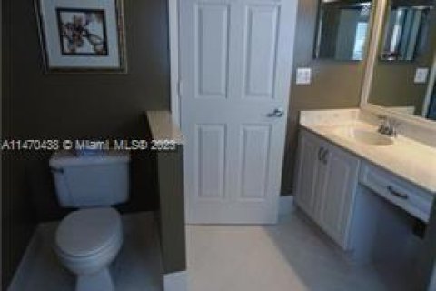 Villa ou maison à vendre à Coral Springs, Floride: 3 chambres, 161.74 m2 № 783332 - photo 4