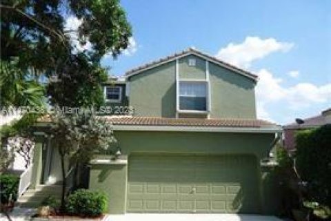 Villa ou maison à vendre à Coral Springs, Floride: 3 chambres, 161.74 m2 № 783332 - photo 1