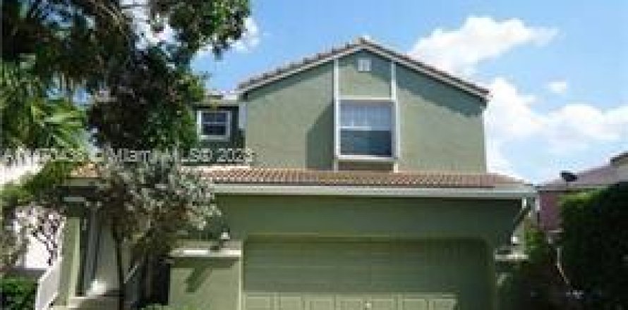 House in Coral Springs, Florida 3 bedrooms, 161.74 sq.m. № 783332