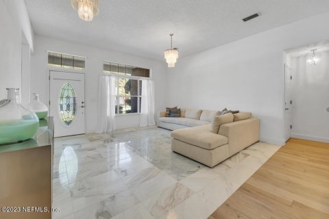 Villa ou maison à vendre à Jacksonville, Floride: 4 chambres, 269.23 m2 № 767128 - photo 5