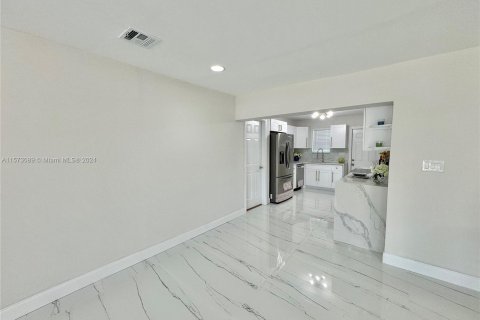 Casa en venta en West Park, Florida, 5 dormitorios, 199.28 m2 № 1135205 - foto 18