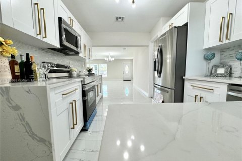 Casa en venta en West Park, Florida, 5 dormitorios, 199.28 m2 № 1135205 - foto 20