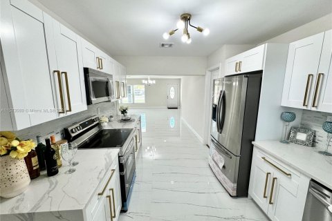 Casa en venta en West Park, Florida, 5 dormitorios, 199.28 m2 № 1135205 - foto 22