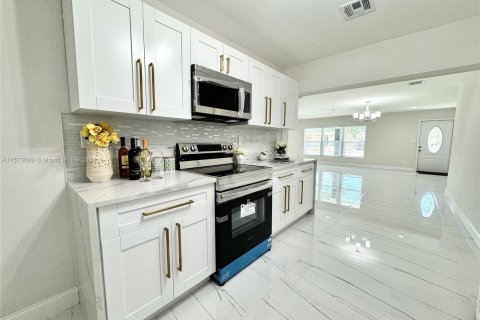Casa en venta en West Park, Florida, 5 dormitorios, 199.28 m2 № 1135205 - foto 27