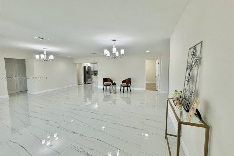 Casa en venta en West Park, Florida, 5 dormitorios, 199.28 m2 № 1135205 - foto 10