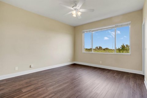 Townhouse in Saint Petersburg, Florida 3 bedrooms, 189.89 sq.m. № 1302032 - photo 21