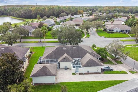 Duplex à vendre à Kissimmee, Floride: 2 chambres, 122.35 m2 № 1406434 - photo 4