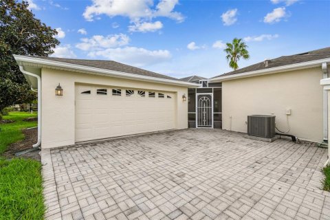 Duplex à vendre à Kissimmee, Floride: 2 chambres, 122.35 m2 № 1406434 - photo 2