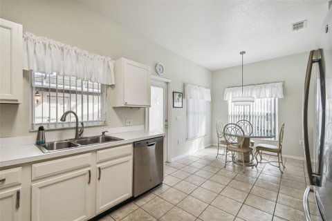 Duplex à vendre à Kissimmee, Floride: 2 chambres, 122.35 m2 № 1406434 - photo 13