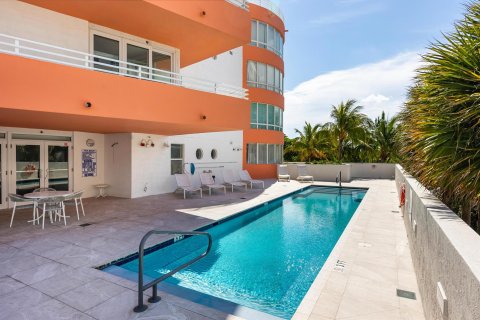 Condo in Miami Beach, Florida, 1 bedroom  № 981964 - photo 11