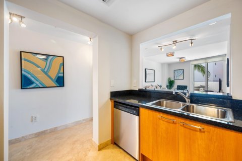 Condo in Miami Beach, Florida, 1 bedroom  № 981964 - photo 16