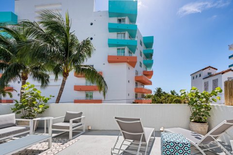 Condo in Miami Beach, Florida, 1 bedroom  № 981964 - photo 24