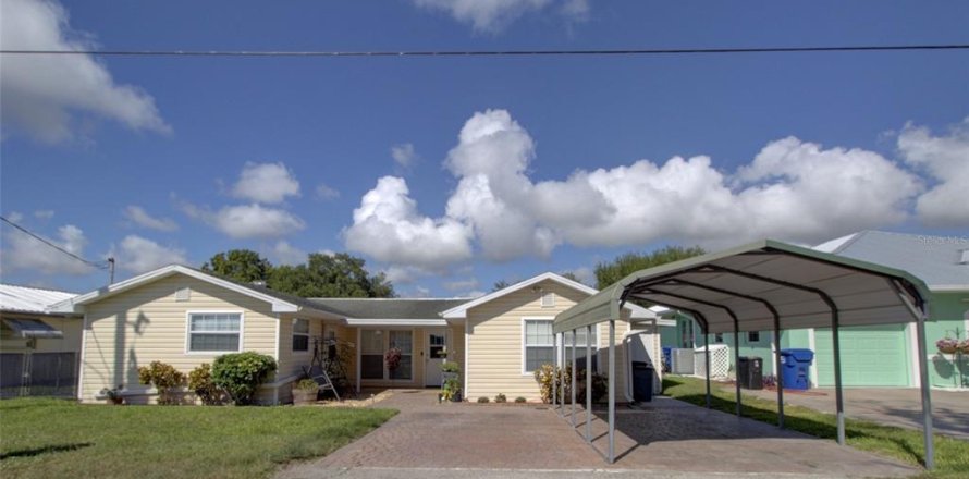 House in Okeechobee, Florida 4 bedrooms, 204.57 sq.m. № 1243306